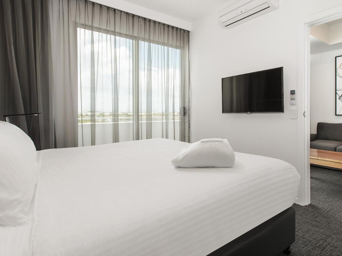 Mercure Sunshine Coast Hotel 4*