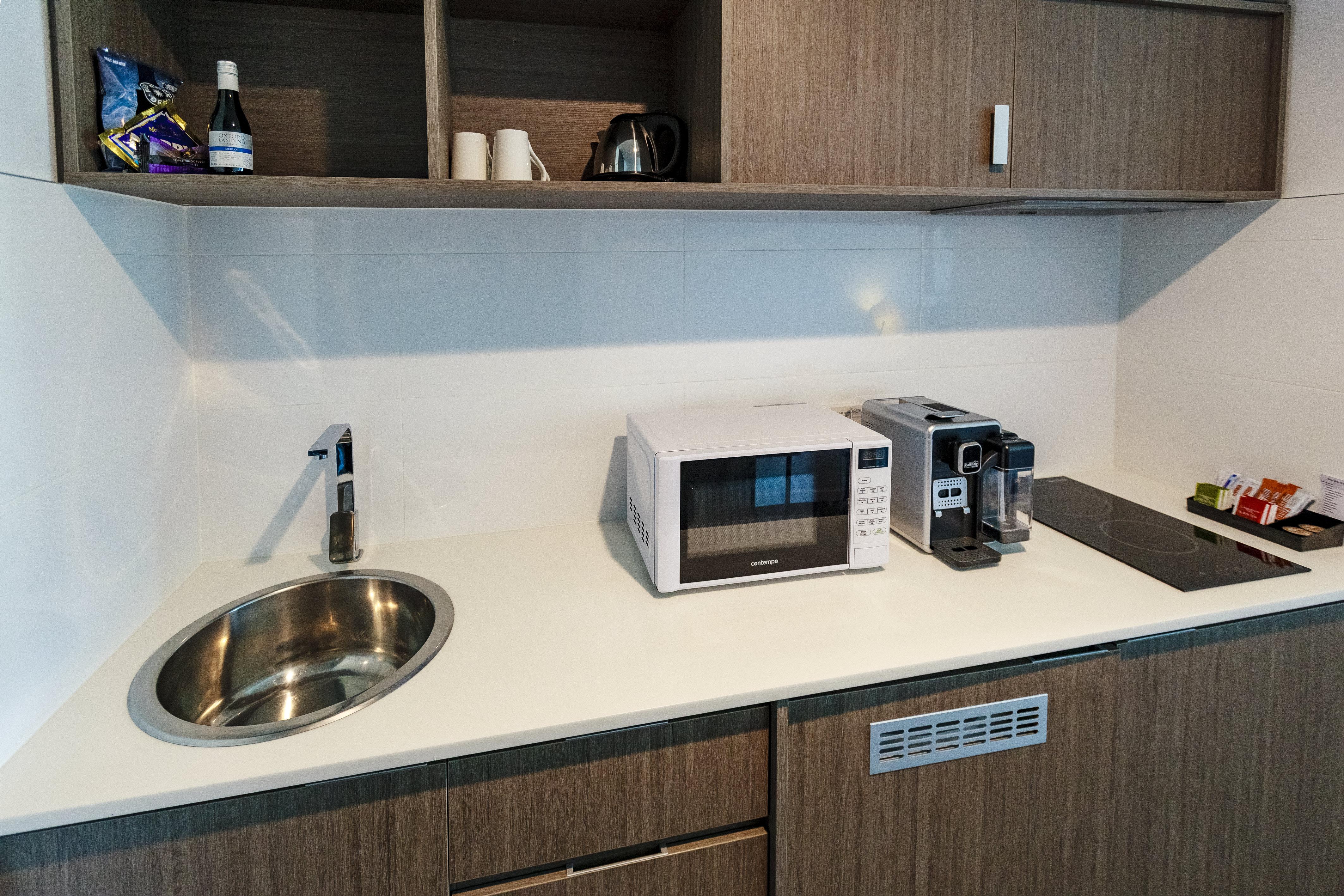 Mercure Sunshine Coast Hotel 4*
