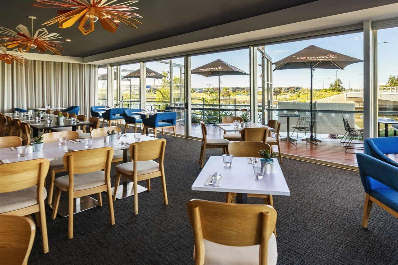 Mercure Sunshine Coast Hotel 4*