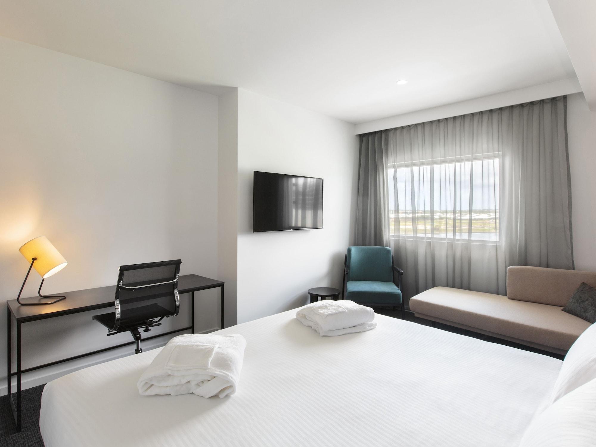 Mercure Sunshine Coast 4*